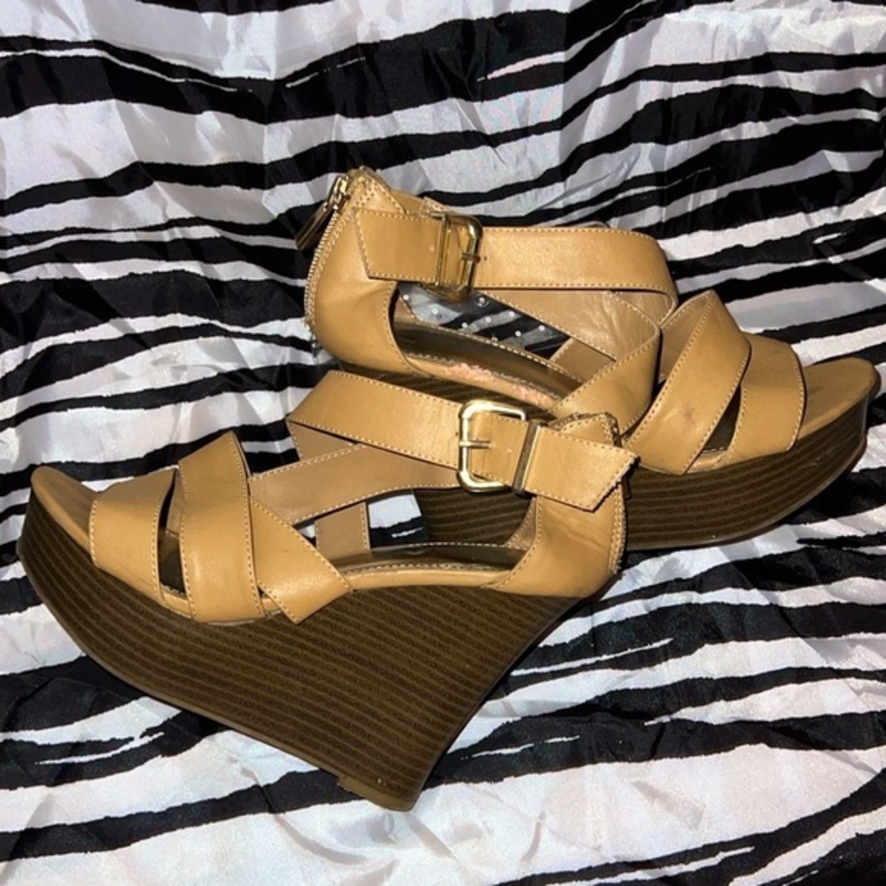 EXPRESS heel wedges